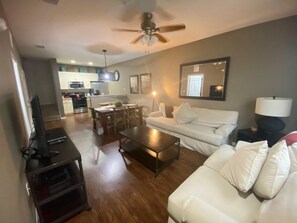 Stadtwohnung, 3 Schlafzimmer | Wohnbereich