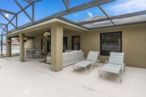 Villa, 5 Bedrooms | Outdoor dining