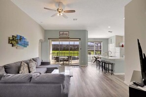 Villa, 4 chambres | Coin séjour