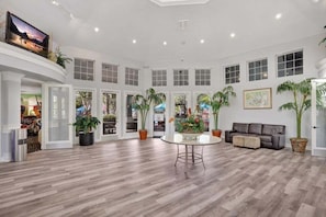 Villa, 4 Bedrooms | Lobby