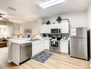 Townhome, 3 Bedrooms | Private kitchen