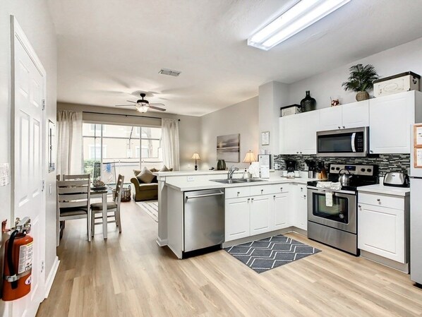 Townhome, 3 Bedrooms | Private kitchen