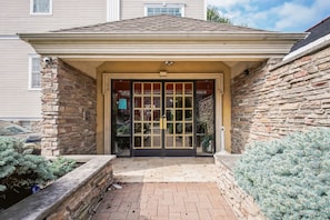 Condo, 2 Bedrooms | Exterior detail