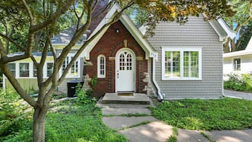 House, 3 Bedrooms | Exterior detail
