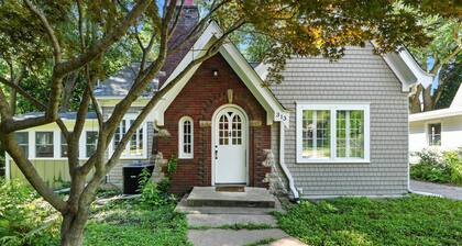 Charming Manville Heights Cottage Retreat 3 Bedroom Home
