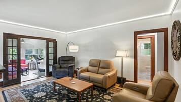 House, 3 Bedrooms | Living area | Smart TV, streaming services