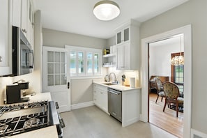 House, 3 Bedrooms | Private kitchen | Fridge, oven, coffee/tea maker, toaster