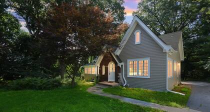 Charming Manville Heights Cottage Retreat 3 Bedroom Home