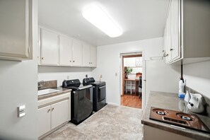 Hus - 3 soveværelser | Privat køkken | Køleskab, ovn, kaffe-/temaskine, brødrister