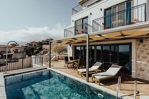 ด้านหน้าที่พัก