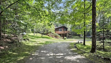 Cabin, 3 Bedrooms | Property grounds