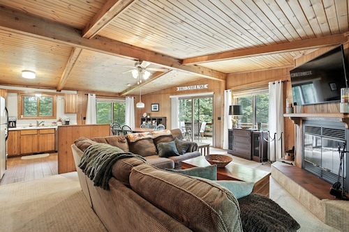 The Treehouse Lakes & Trails Cabin 3 Bedroom Cabin