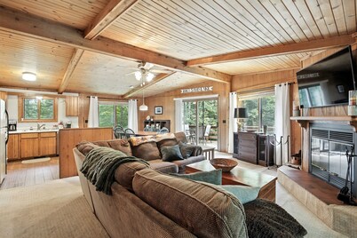 The Treehouse Lakes & Trails Cabin 3 Bedroom Cabin