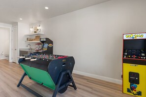 Townhome, 5 Bedrooms | Game room