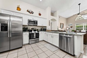 Villa, 4 Bedrooms | Private kitchen