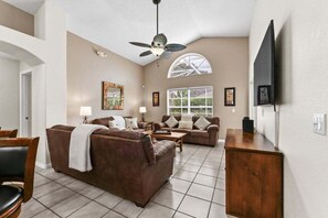 Villa, 4 Bedrooms | Living area