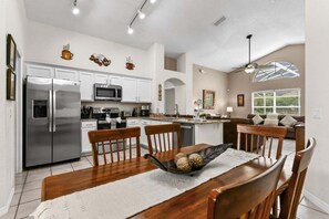 วิลล่า, 4 ห้องนอน | ร้านอาหาร