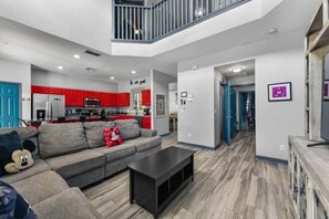 Villa, 6 Bedrooms | Living area