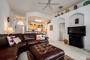 Living area - Calabay Comfort - 4br Pool & Spa Near Disney 4 Bedroom Villa (Davenport)