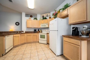 Villa, 4 Bedrooms | Private kitchen