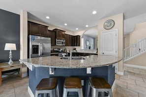 Villa, 5 Bedrooms | Private kitchen