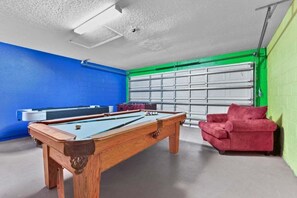 Villa, 4 chambres | Salle de jeux