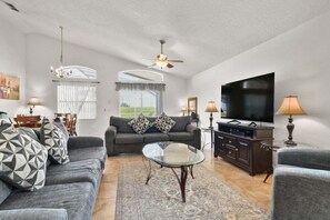 Villa, 4 Bedrooms | Living area