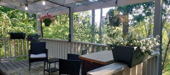 3-bedroom house in welcoming Kalama with AC, fitness room. Start your getaway