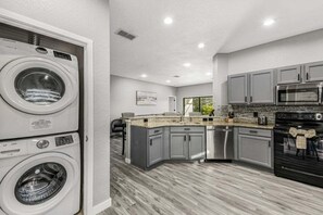 Huvila, 4 makuuhuonetta | Yksityinen keittiö | Jääkaappi, uuni, kahvin-/teenkeitin, leivänpaahdin