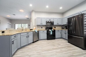 Private kitchen | Fridge, oven, coffee/tea maker, toaster - Modern 4br South Facing Pool Home Near Disney 4 Bedroom Villa (Clermont)