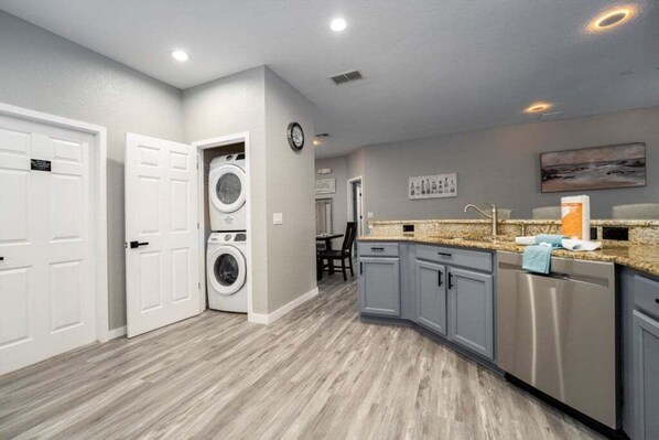 Interior - Modern 4br South Facing Pool Home Near Disney 4 Bedroom Villa (Clermont)