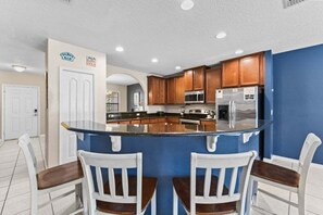Villa, 6 Bedrooms | Private kitchen