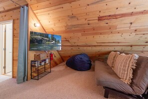 House, 3 Bedrooms | Living area