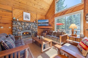 House, 3 Bedrooms | Living area