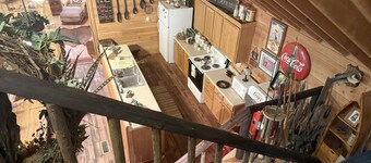 Peaceful 2BR Cabin Retreat in Tifton-Shady Pondside Getaway on Quiet Dirt road