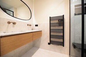 Apartment | Bathroom