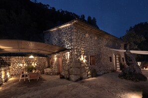 Exterior - Mallorcan finca in the heart of nature with pool (Illes Balears)