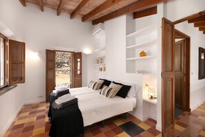 Room - Mallorcan finca in the heart of nature with pool (Illes Balears)