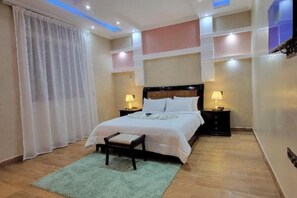 7 多间卧室、熨斗/熨衣板、上网接入、床单