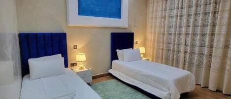 7 bedrooms, iron/ironing board, internet, bed sheets