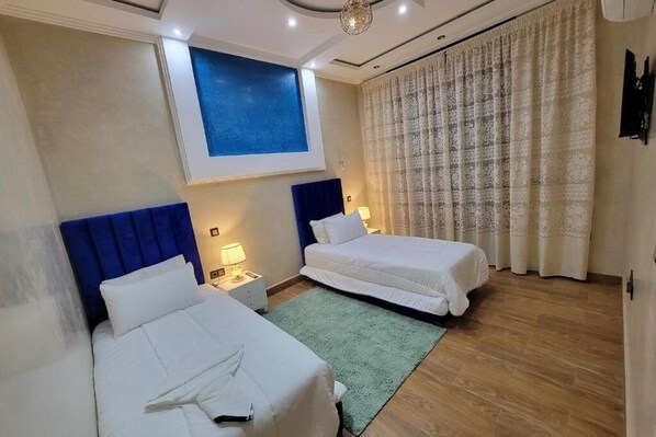 7 多间卧室、熨斗/熨衣板、上网接入、床单