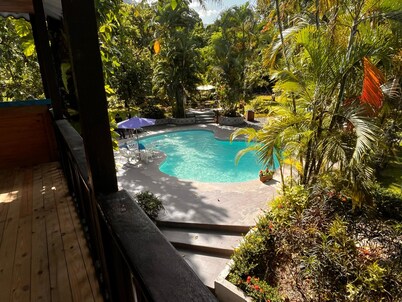 Spacious 6-bedroom villa in Tranquil Monseñor Nouel with AC