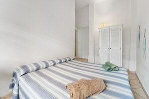 2 bedrooms, bed sheets - Sardinia - Calasetta Town (Calasetta)