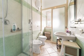 Shower, hair dryer, towels - Sardinia - Calasetta Town (Calasetta)