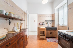 Fridge, oven, stovetop, coffee/tea maker - Sardinia - Calasetta Town (Calasetta)