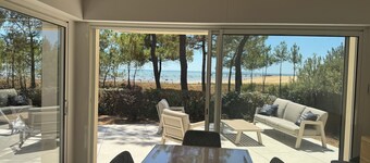 House facing the sea, 4 bedrooms 3 bathrooms, 80m from the beach
