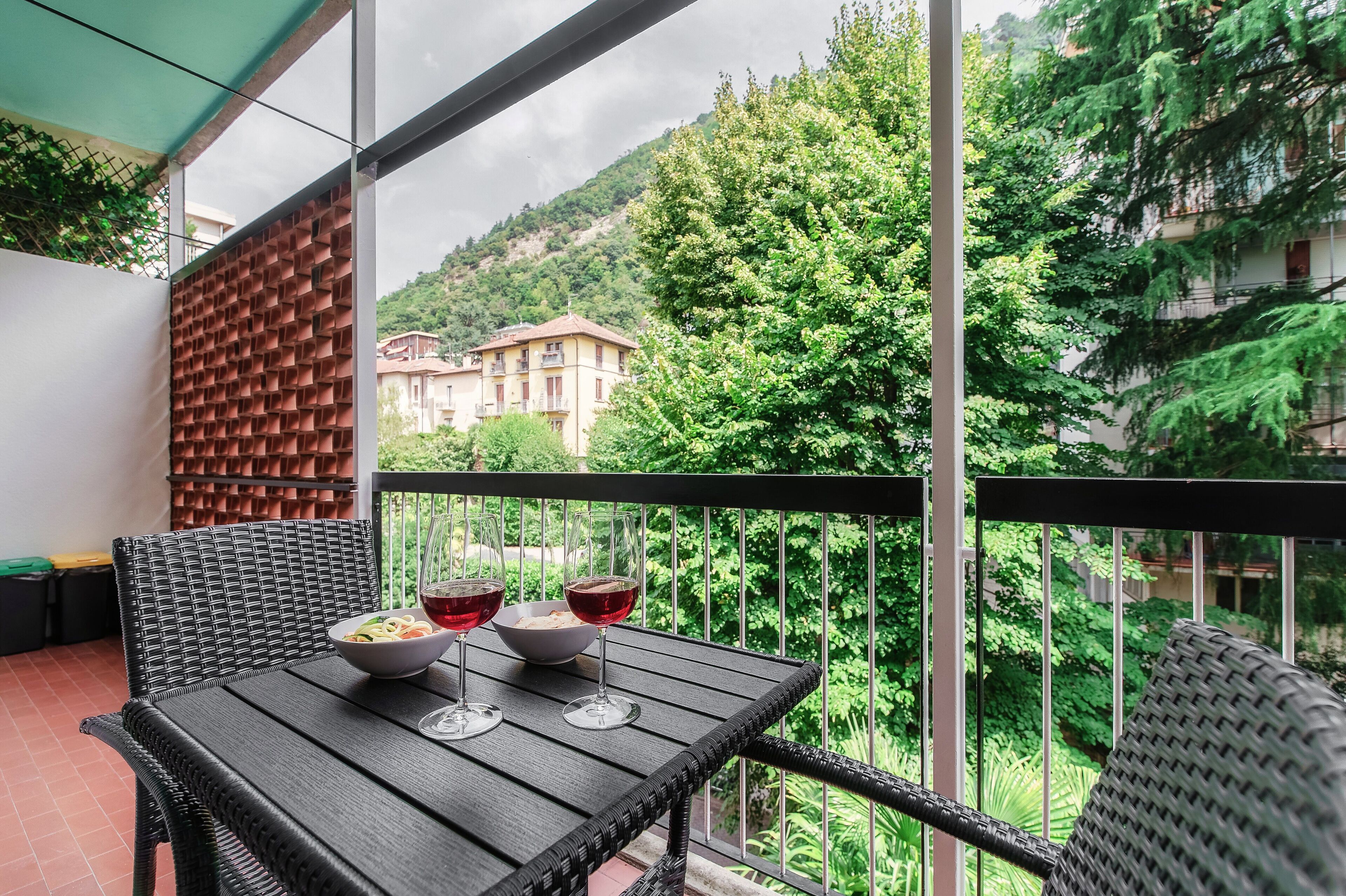 Apartment | Hochwertige Bettwaren, Daunenbettdecken, Bügeleisen/Bügelbrett