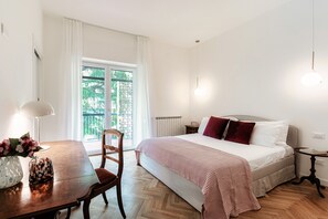 Leilighet | Sengetøy av topp kvalitet, dundyner, strykejern/-brett og barnesenger