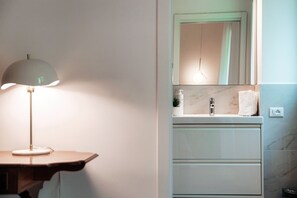 Leilighet | Sengetøy av topp kvalitet, dundyner, strykejern/-brett og barnesenger