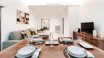 Condo | Premium bedding, down duvets, iron/ironing board, cots/infant beds